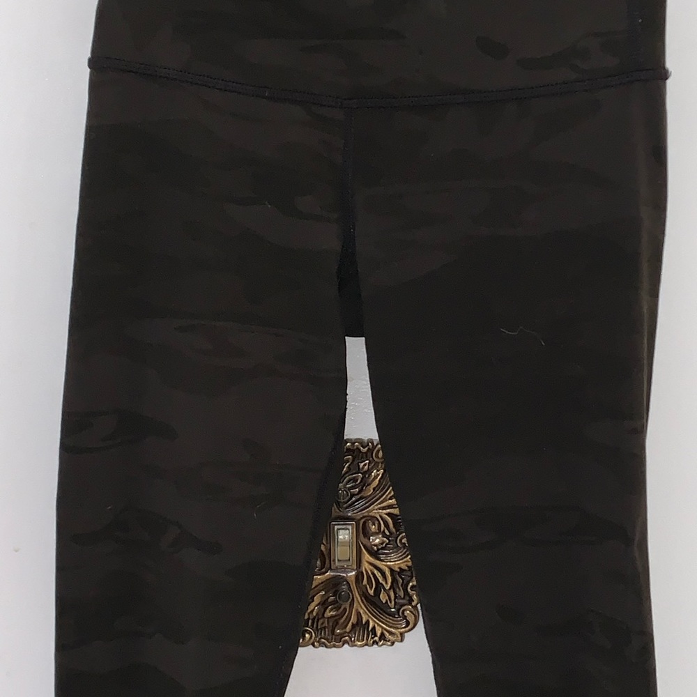 Lululemon army camo long pants leggings size 2